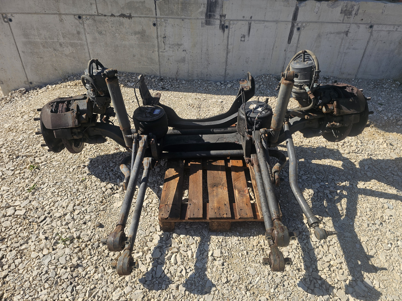 VOLVO FH FM / FRONT AIR SUNSPENSION - Essieu avant: photos 2 VOLVO FH FM / FRONT AIR SUNSPENSION - Essieu avant: photos 2