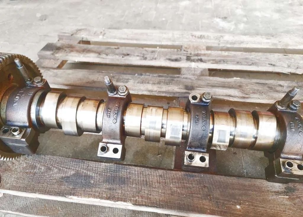 VOLVO FH12 D12 CAMSHAFT / 3165224 / WORLDWIDE DELIVERY - Arbre à cames pour Camion: photos 1 VOLVO FH12 D12 CAMSHAFT / 3165224 / WORLDWIDE DELIVERY - Arbre à cames pour Camion: photos 1