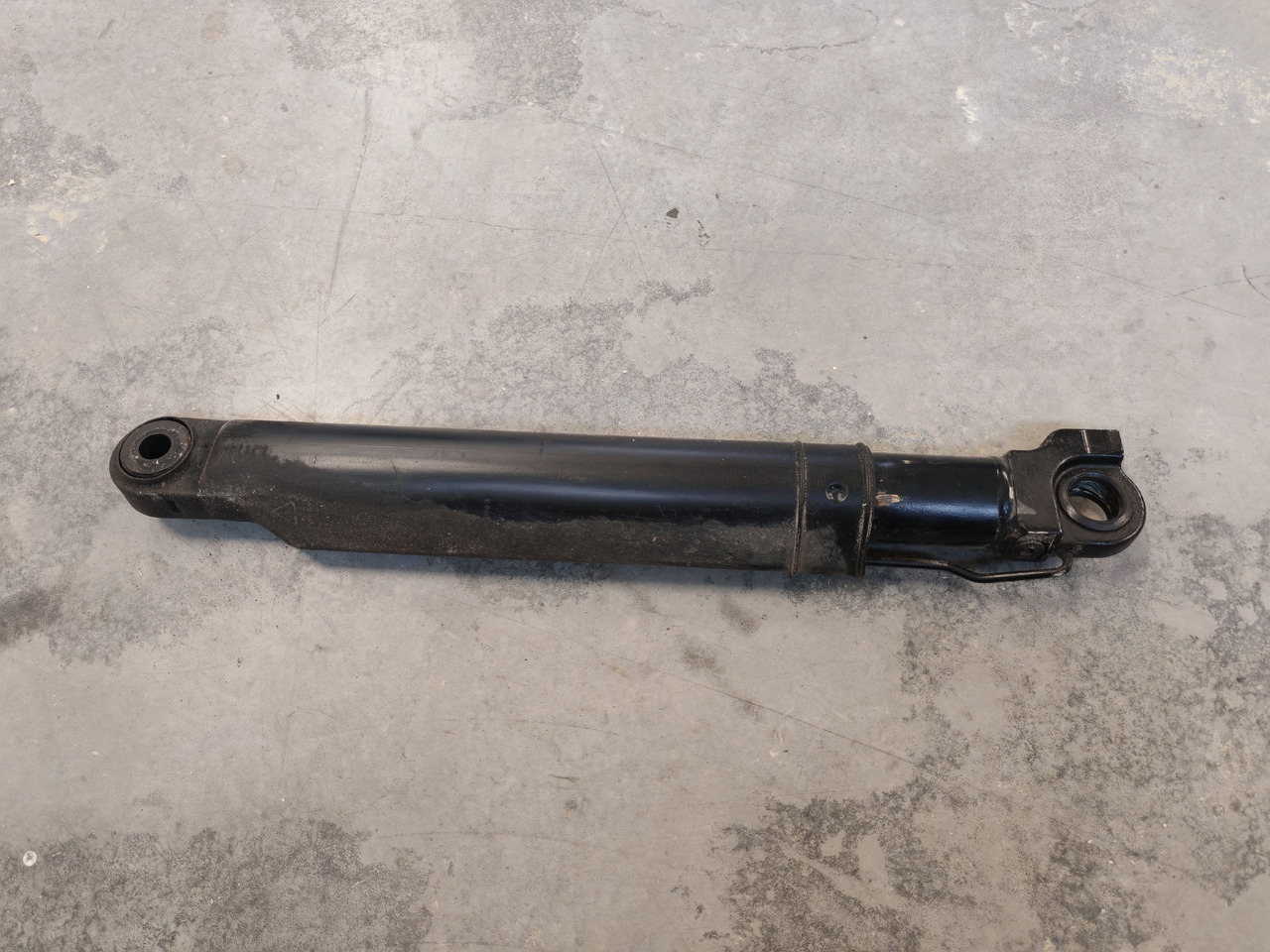 VOLVO FM5 EURO 6 / CAB TILT CYLINDER / 23583236 - Suspension de cabine: photos 2 VOLVO FM5 EURO 6 / CAB TILT CYLINDER / 23583236 - Suspension de cabine: photos 2
