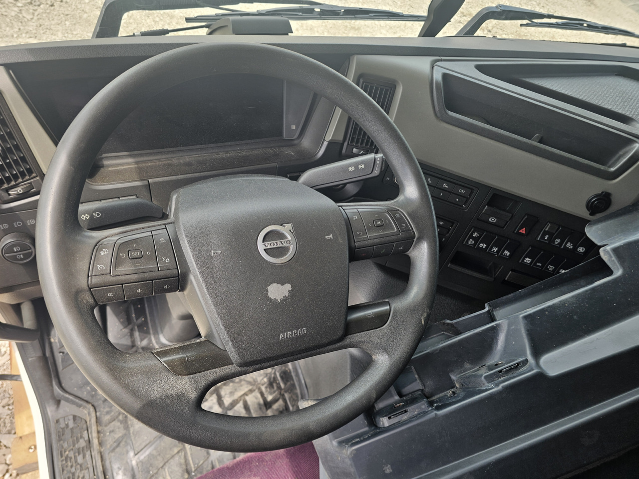 Cabine VOLVO FM5 LOW ROOF / L2 H1 / COMPLETE CAB / 2022: photos 14