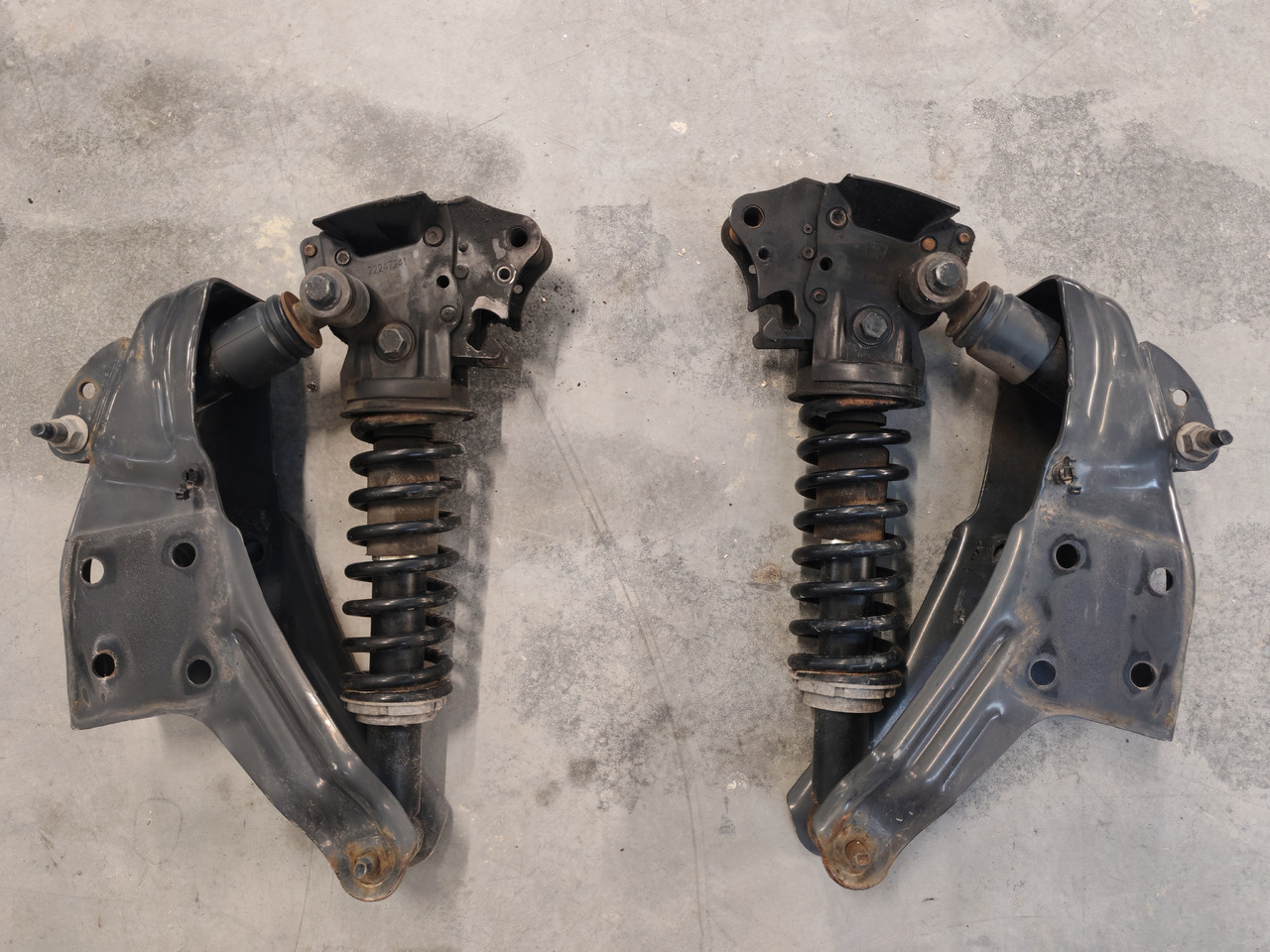 VOLVO FM5 / REAR CAB SUNSPENSION / 21171968 21172132 - Suspension de cabine: photos 2 VOLVO FM5 / REAR CAB SUNSPENSION / 21171968 21172132 - Suspension de cabine: photos 2