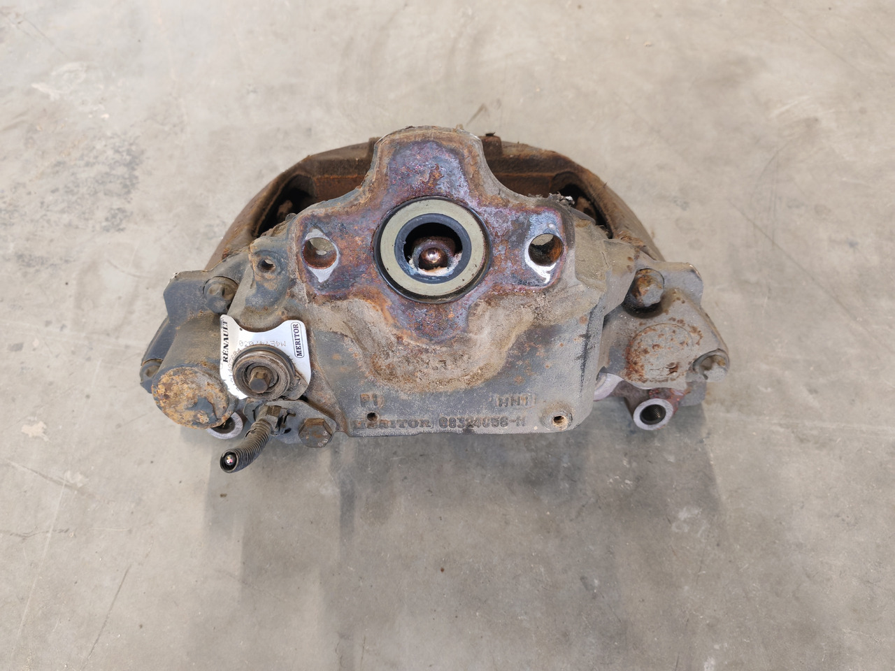 VOLVO RENAULT DXI / MERITOR ELSA 225 / BRAKE CALIPER / LEFT - Étrier de frein: photos 4 VOLVO RENAULT DXI / MERITOR ELSA 225 / BRAKE CALIPER / LEFT - Étrier de frein: photos 4