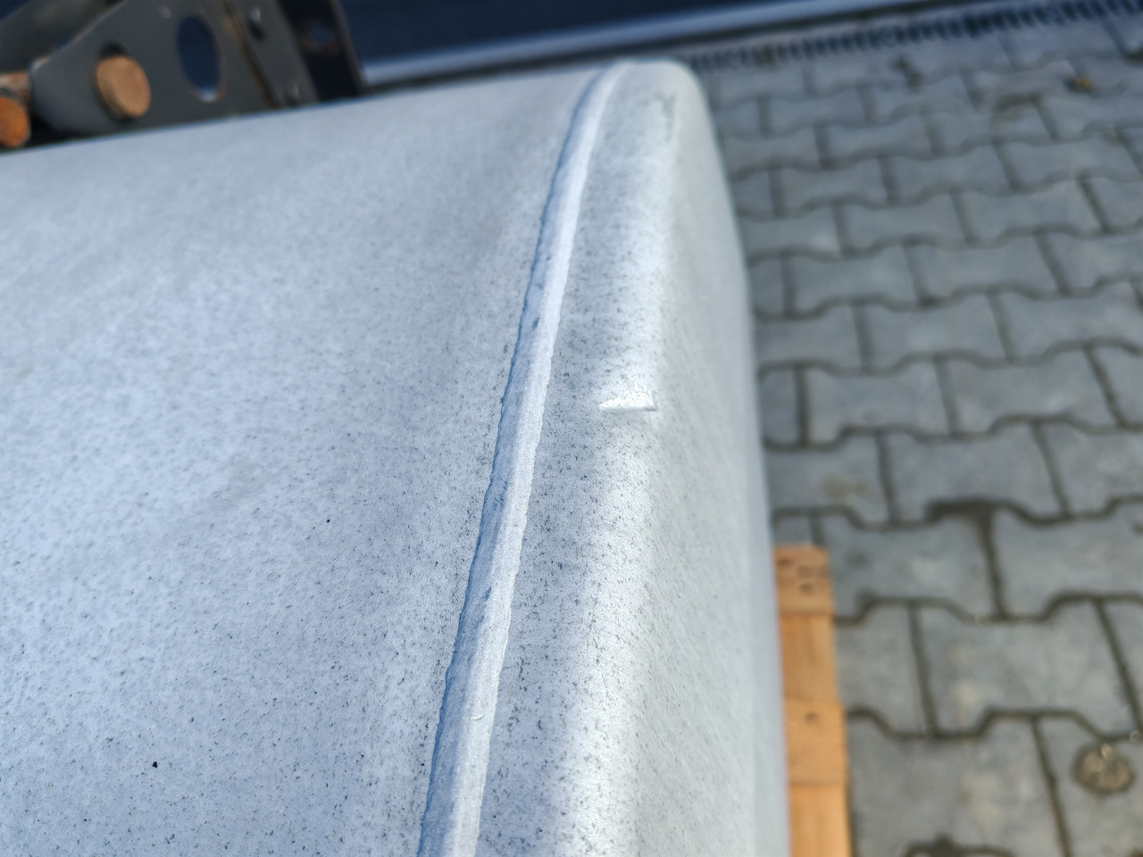 VOLVO RENAULT - Réservoir de carburant: photos 5 VOLVO RENAULT - Réservoir de carburant: photos 5