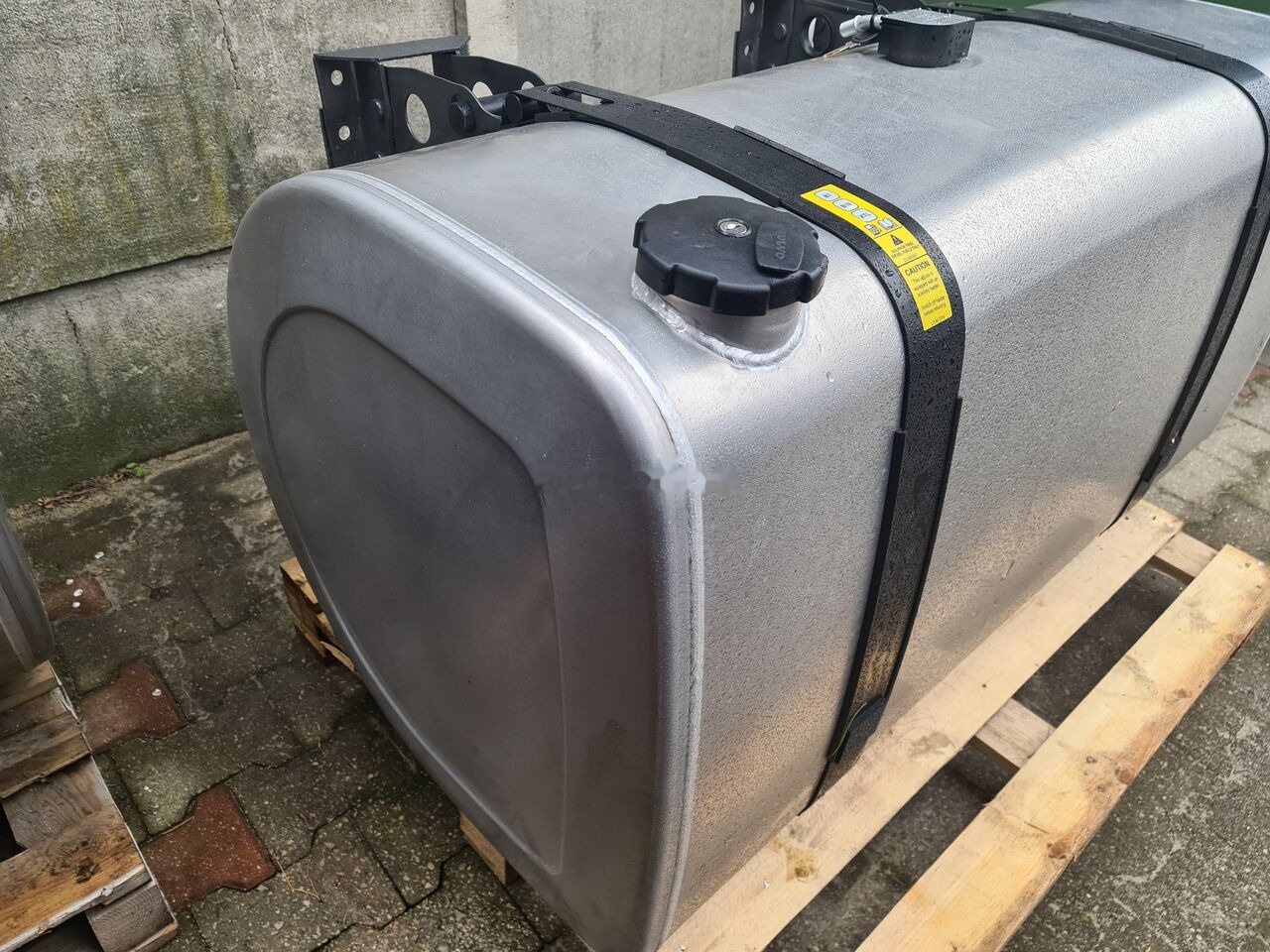Volvo FH4 FM4 FH FMX Volvo FH FM FH4 FM4 FMX - Réservoir de carburant pour Camion: photos 2 Volvo FH4 FM4 FH FMX Volvo FH FM FH4 FM4 FMX - Réservoir de carburant pour Camion: photos 2