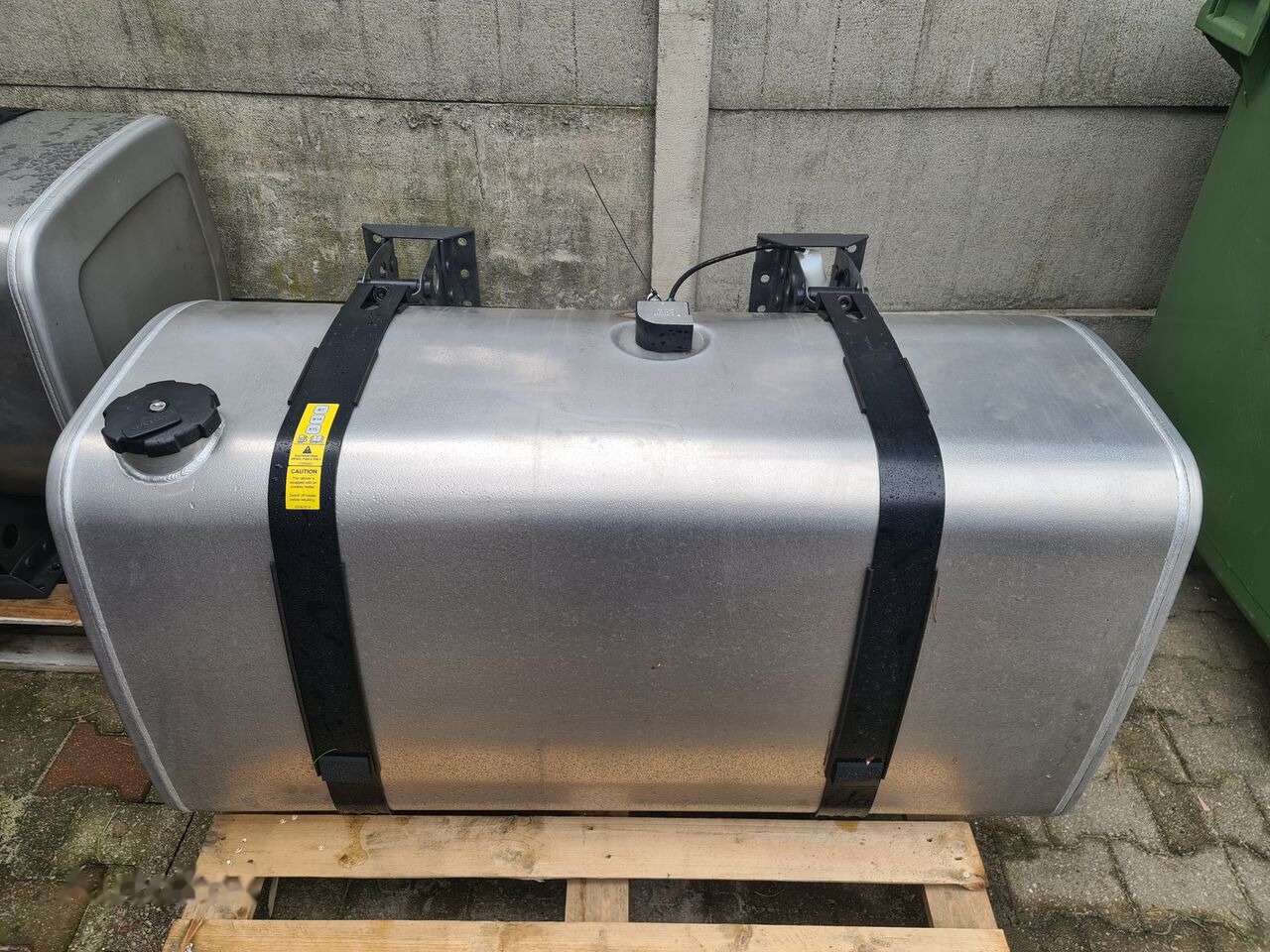 Volvo FH4 FM4 FH FMX Volvo FH FM FH4 FM4 FMX - Réservoir de carburant pour Camion: photos 1 Volvo FH4 FM4 FH FMX Volvo FH FM FH4 FM4 FMX - Réservoir de carburant pour Camion: photos 1