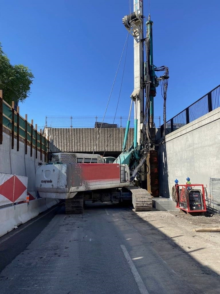 Casagrande B360XP - Mât de battage: photos 1 Casagrande B360XP - Mât de battage: photos 1