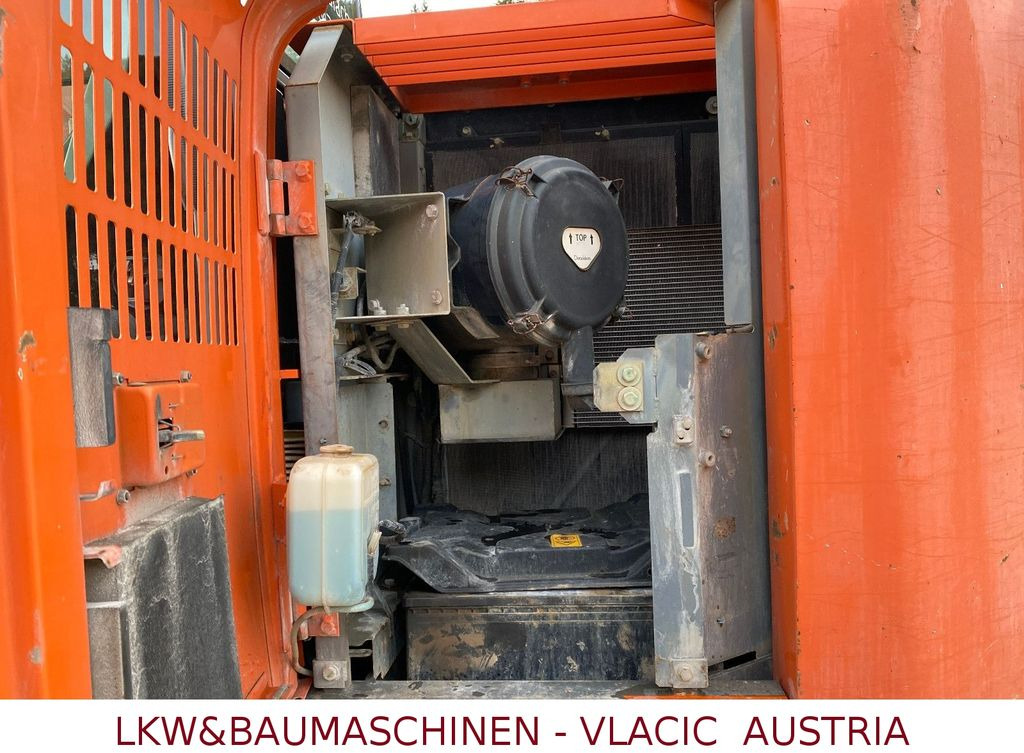 Pelle sur chenille Hitachi ZX 225 USLC-3: photos 14