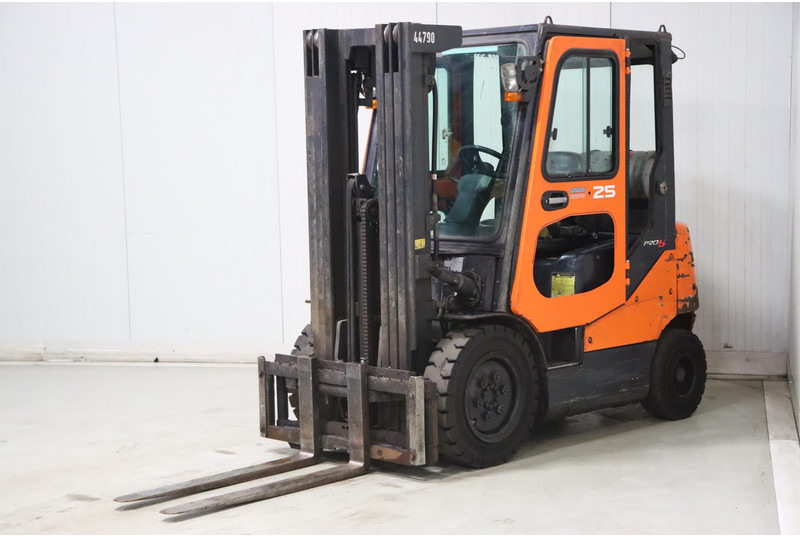 Doosan G25E-5 - Chariot élévateur à gaz: photos 3 Doosan G25E-5 - Chariot élévateur à gaz: photos 3