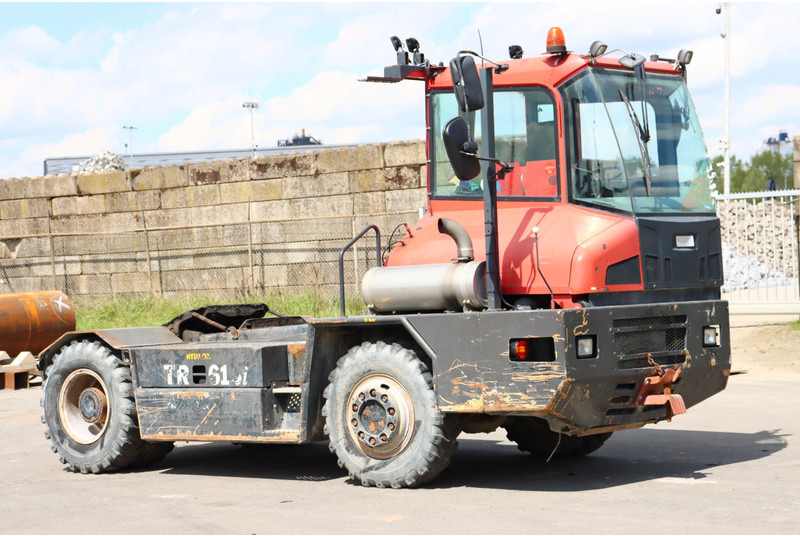 Kalmar TR618iA - Tracteur portuaire: photos 1 Kalmar TR618iA - Tracteur portuaire: photos 1
