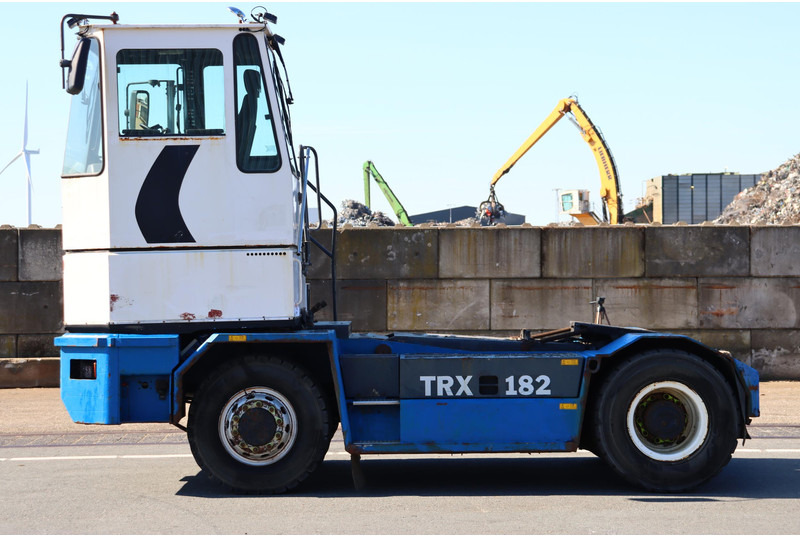 Kalmar TRX182A - Tracteur portuaire: photos 4 Kalmar TRX182A - Tracteur portuaire: photos 4