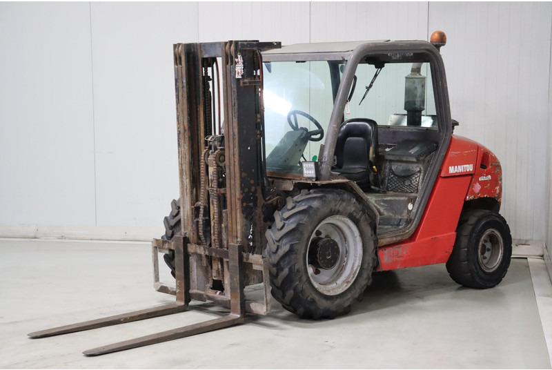 Manitou MH25-4T - Chariot élévateur diesel: photos 2 Manitou MH25-4T - Chariot élévateur diesel: photos 2