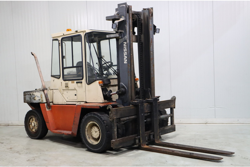 Nissan VF05H70U - Chariot élévateur diesel: photos 1 Nissan VF05H70U - Chariot élévateur diesel: photos 1