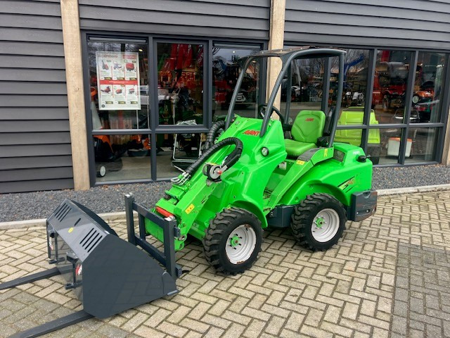 AVANT 420 loader - Valet de ferme: photos 1 AVANT 420 loader - Valet de ferme: photos 1