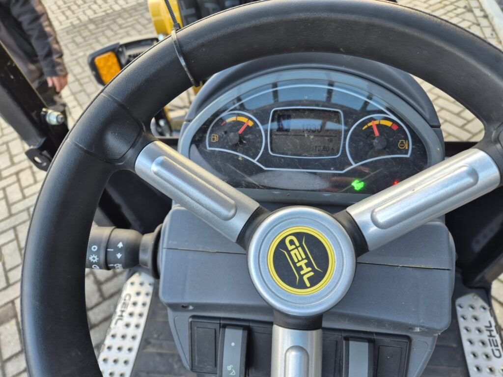 Valet de ferme GEHL AL330 loader: photos 9