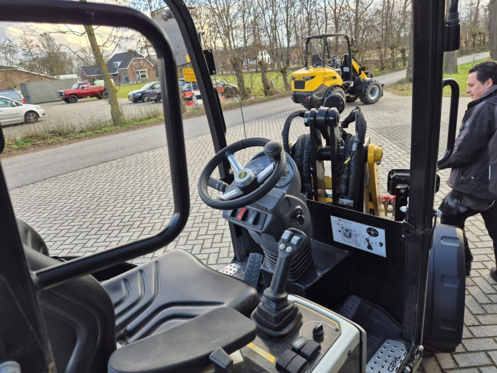 Valet de ferme GEHL AL330 loader: photos 8