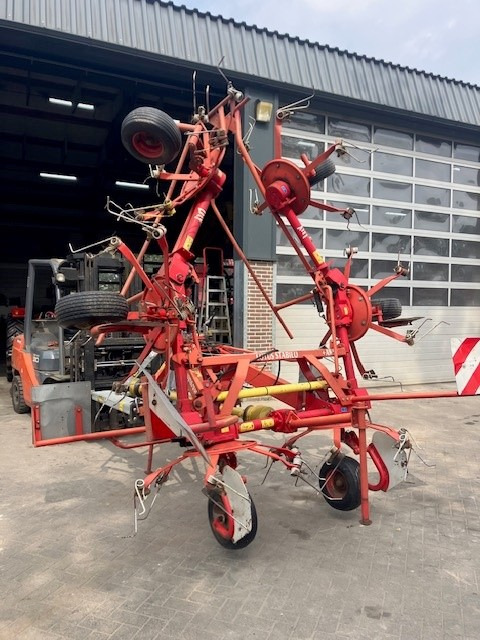 LELY 675 tedder - Faneuse: photos 4 LELY 675 tedder - Faneuse: photos 4