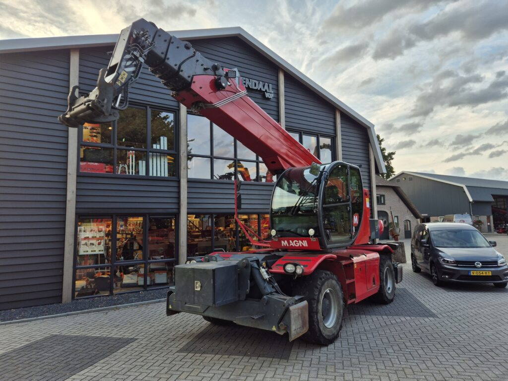 MAGNI RTH 6.30 SH roto telescopic handler - Chariot télescopique: photos 2 MAGNI RTH 6.30 SH roto telescopic handler - Chariot télescopique: photos 2