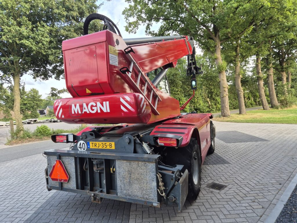 MAGNI RTH 6.30 SH roto telescopic handler - Chariot télescopique: photos 4 MAGNI RTH 6.30 SH roto telescopic handler - Chariot télescopique: photos 4