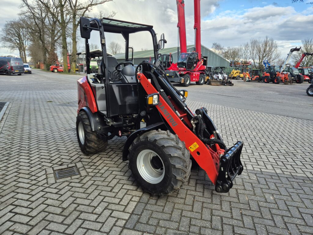 Valet de ferme MANITOU MLA 3-25H miniloader: photos 6