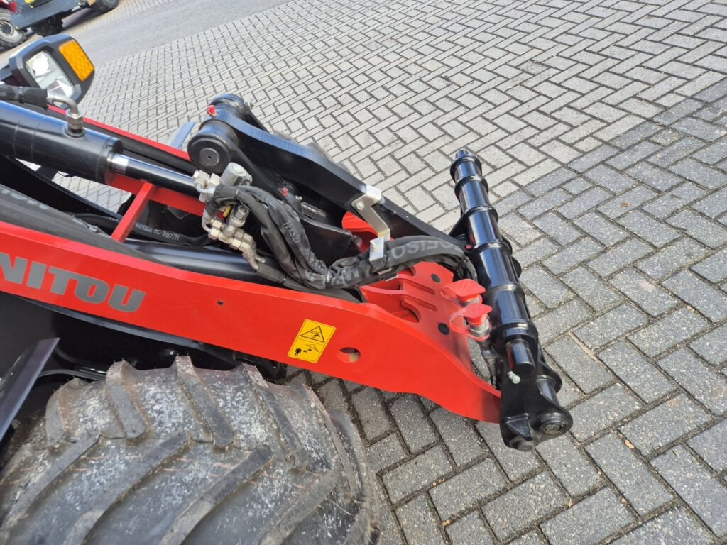 Valet de ferme MANITOU MLA 3-25H miniloader: photos 7