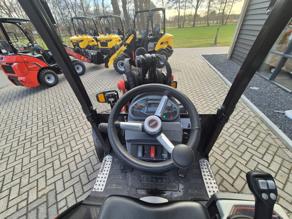 Valet de ferme MANITOU MLA 3-25H miniloader: photos 8