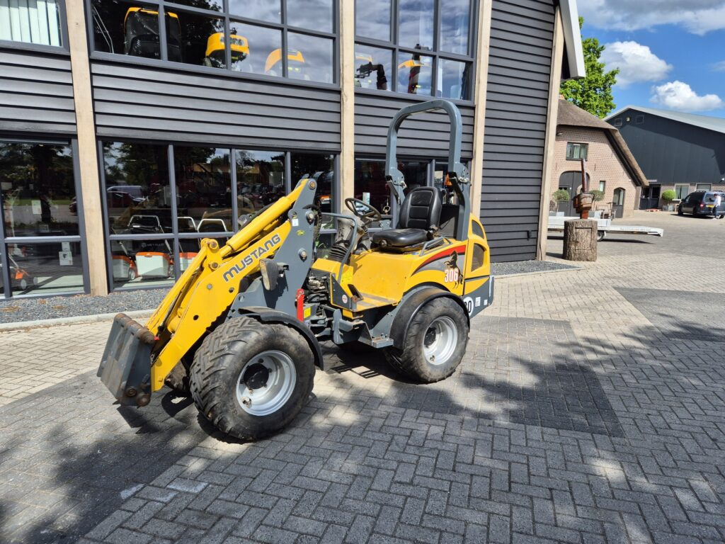 MUSTANG AL 306 miniloader - Valet de ferme: photos 2 MUSTANG AL 306 miniloader - Valet de ferme: photos 2