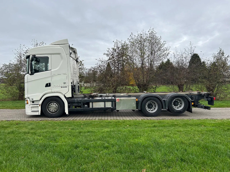 Scania 590S V8 NGS | 6x2 NB | FULL AIR | 10 WHEEL BOUGY - Camion porte-conteneur/ Caisse mobile: photos 2 Scania 590S V8 NGS | 6x2 NB | FULL AIR | 10 WHEEL BOUGY - Camion porte-conteneur/ Caisse mobile: photos 2