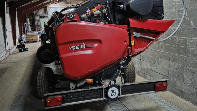 Case IH 8250 Axial-Flow med 35fod Varicut skærebord. Dansk - Moissonneuse-batteuse: photos 5 Case IH 8250 Axial-Flow med 35fod Varicut skærebord. Dansk - Moissonneuse-batteuse: photos 5