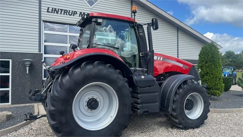Tracteur agricole Case IH Magnum 370 CVX Med fronlift: photos 18