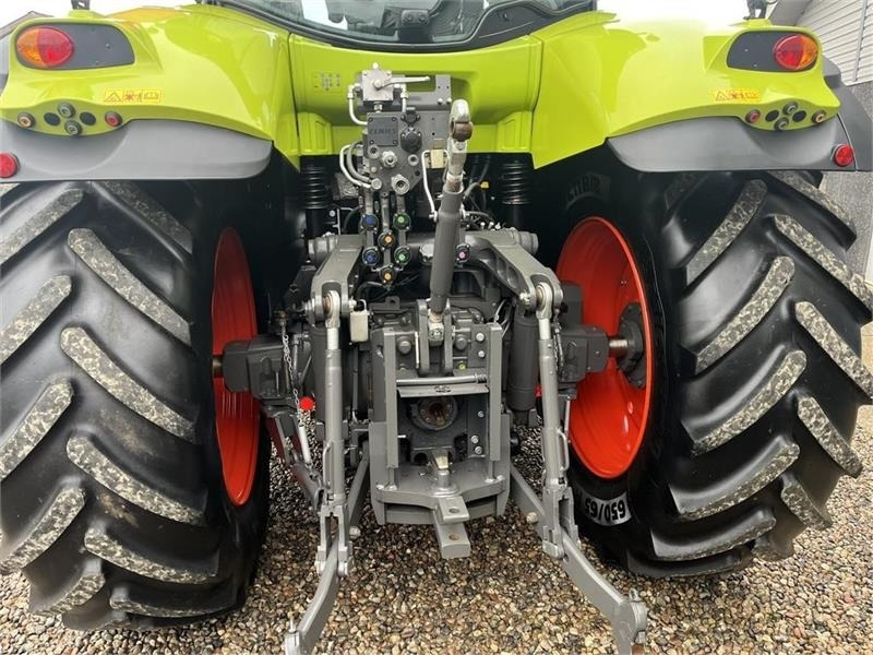 Claas Axion 830 med frontlift og front PTO - Tracteur agricole: photos 2 Claas Axion 830 med frontlift og front PTO - Tracteur agricole: photos 2