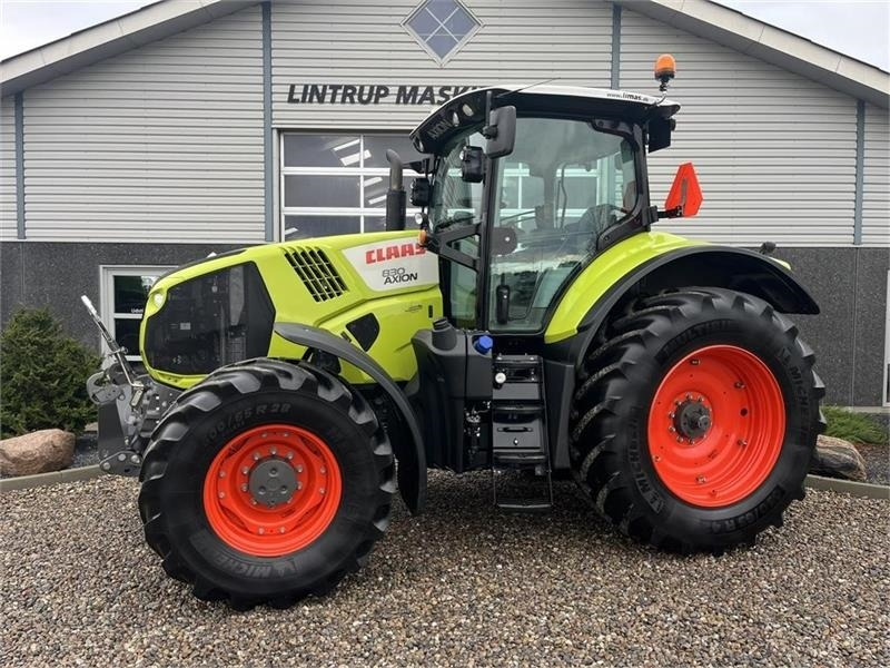 Claas Axion 830 med frontlift og front PTO - Tracteur agricole: photos 1 Claas Axion 830 med frontlift og front PTO - Tracteur agricole: photos 1