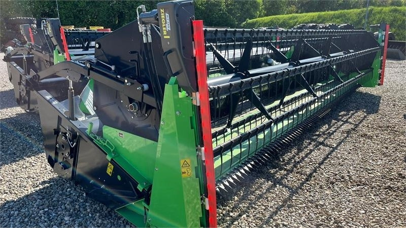 Deutz-fahr C7206 With 24feed - 7.2m header. New and unused Co  en crédit-bail Deutz-fahr C7206 With 24feed - 7.2m header. New and unused Co: photos 12