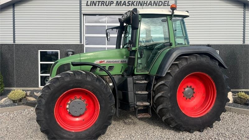 Fendt 926 Favorit Vario Med frontlift  - Tracteur agricole: photos 1 Fendt 926 Favorit Vario Med frontlift  - Tracteur agricole: photos 1