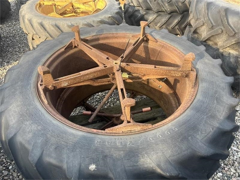 Goodyear 13,6 -38 Molcon 5 arme bred - Pneu pour Machine agricole: photos 2 Goodyear 13,6 -38 Molcon 5 arme bred - Pneu pour Machine agricole: photos 2