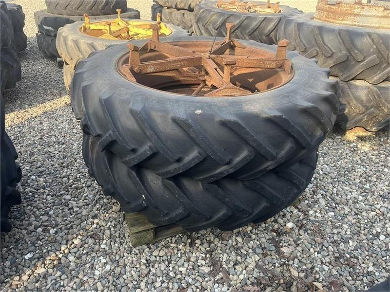 Goodyear 13,6 -38 Molcon 5 arme bred - Pneu pour Machine agricole: photos 1 Goodyear 13,6 -38 Molcon 5 arme bred - Pneu pour Machine agricole: photos 1