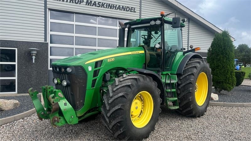 John Deere 8230 Med frontlift - Tracteur agricole: photos 2 John Deere 8230 Med frontlift - Tracteur agricole: photos 2