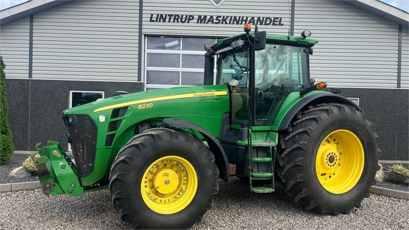 John Deere 8230 Med frontlift - Tracteur agricole: photos 1 John Deere 8230 Med frontlift - Tracteur agricole: photos 1