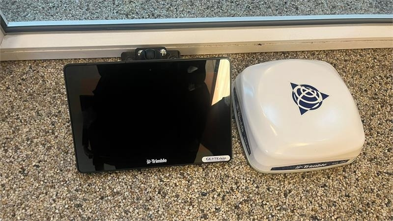 Trimble GFX 750 skærm og Nav 900 antenne - Machine agricole: photos 1 Trimble GFX 750 skærm og Nav 900 antenne - Machine agricole: photos 1