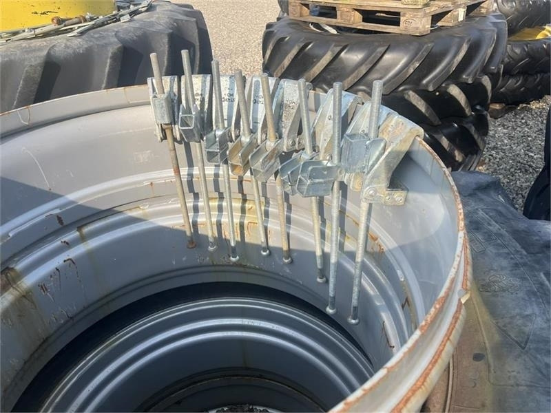 Michelin 20.8R38 Sølv med ring og 8 MD+ låse - Pneu pour Machine agricole: photos 2 Michelin 20.8R38 Sølv med ring og 8 MD+ låse - Pneu pour Machine agricole: photos 2