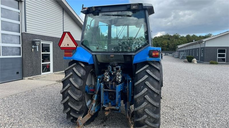 Tracteur agricole New Holland 8240 SLE Med frontlift og frontPTO: photos 14