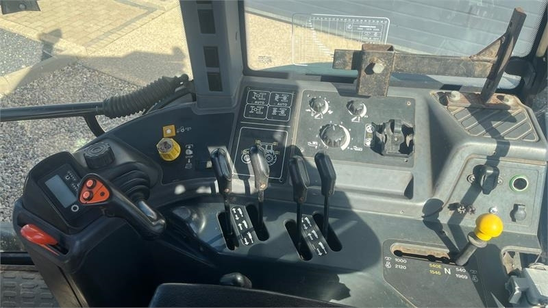 New Holland 8360 Rangecommand - Tracteur agricole: photos 5 New Holland 8360 Rangecommand - Tracteur agricole: photos 5