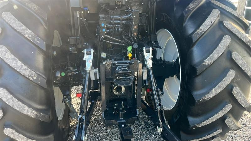 New Holland T6.165 AutoCommannd med frontlift - Tracteur agricole: photos 5 New Holland T6.165 AutoCommannd med frontlift - Tracteur agricole: photos 5