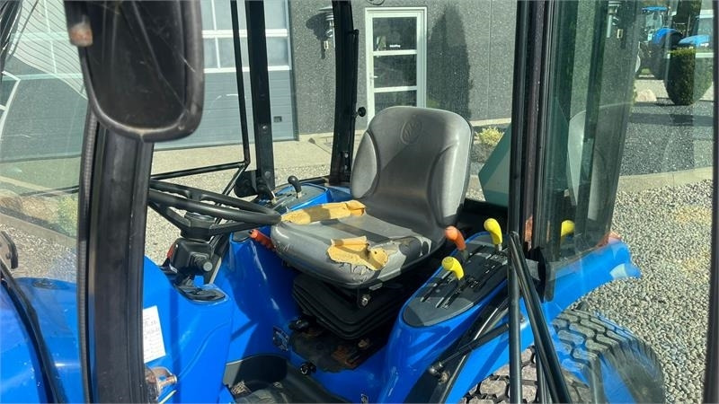 New Holland TC35DA Hydrostat - Tracteur agricole: photos 5 New Holland TC35DA Hydrostat - Tracteur agricole: photos 5