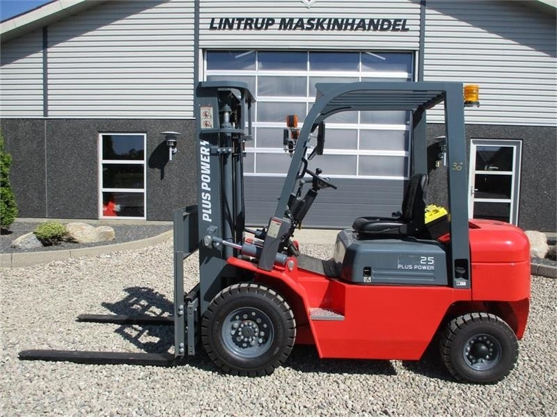 PlusPower 25 2500kg truck, med hydraulisk sideskif - Chariot élévateur diesel: photos 2 PlusPower 25 2500kg truck, med hydraulisk sideskif - Chariot élévateur diesel: photos 2