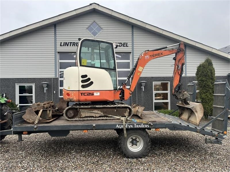 Mini pelle Terex TC 25 Med mange skovle: photos 1
