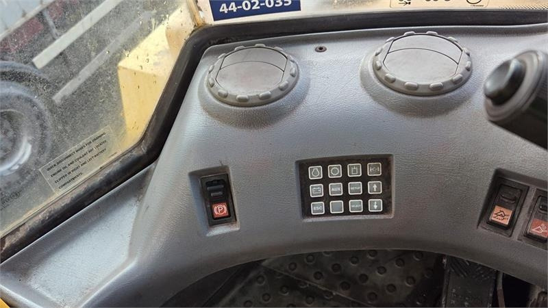 Chargeuse sur pneus Volvo 330D med skovl: photos 8