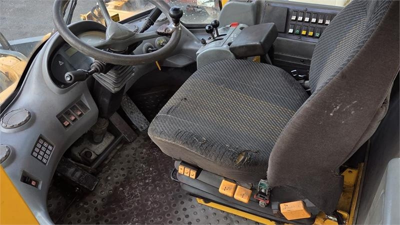 Chargeuse sur pneus Volvo 330D med skovl: photos 7