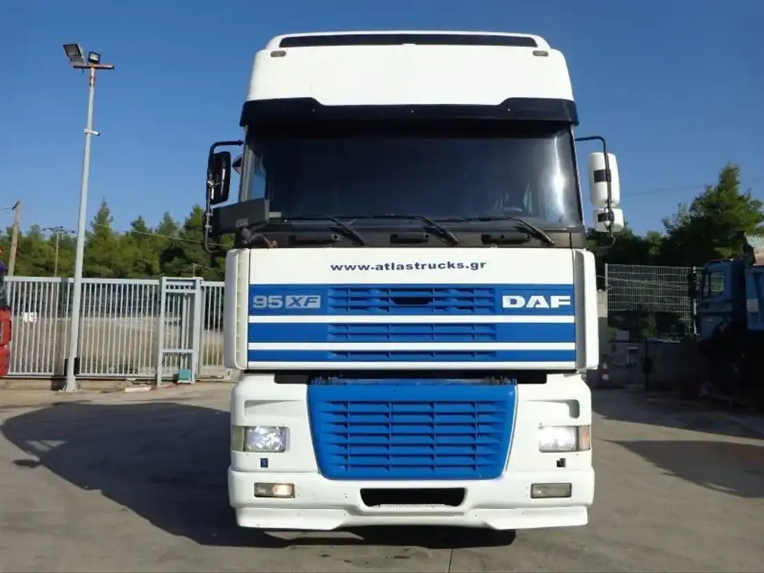 DAF XF 480 DAF XF.480 4X2 Super Space Intarder - Tracteur routier: photos 3 DAF XF 480 DAF XF.480 4X2 Super Space Intarder - Tracteur routier: photos 3