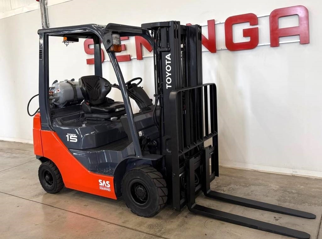 Toyota 10989 - 02-8FGF15 - Chariot élévateur à gaz: photos 1 Toyota 10989 - 02-8FGF15 - Chariot élévateur à gaz: photos 1