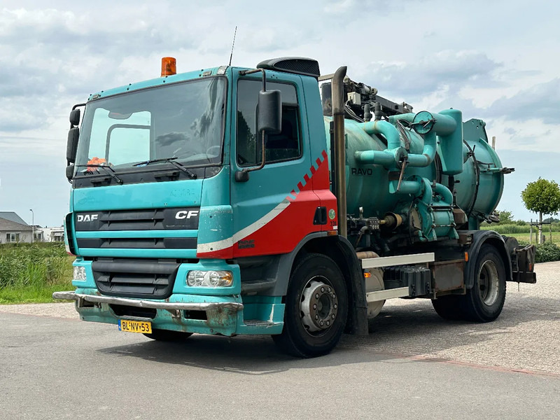 DAF CF 75.250 WITH RAVO KZ7082/150 VACUUM / CHANNEL CLEANER - Camion hydrocureur: photos 3 DAF CF 75.250 WITH RAVO KZ7082/150 VACUUM / CHANNEL CLEANER - Camion hydrocureur: photos 3